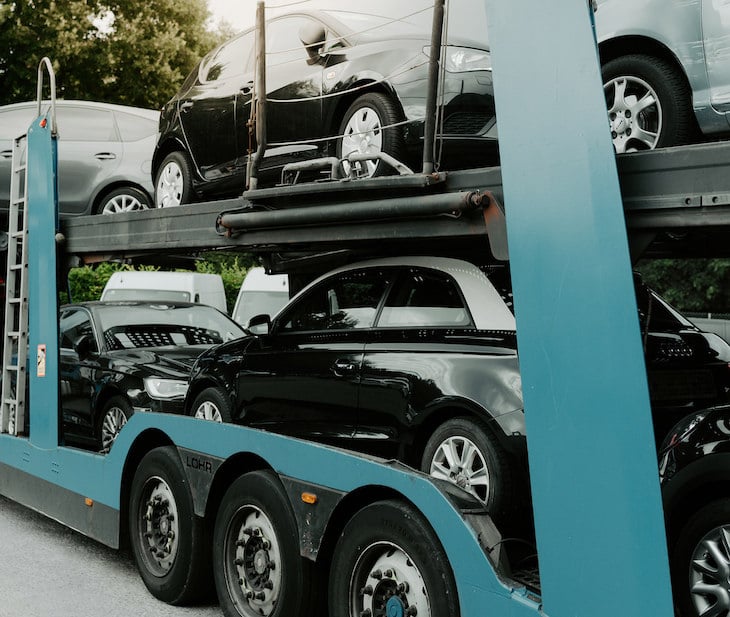 Ako prepravovať autá medzi predajňami