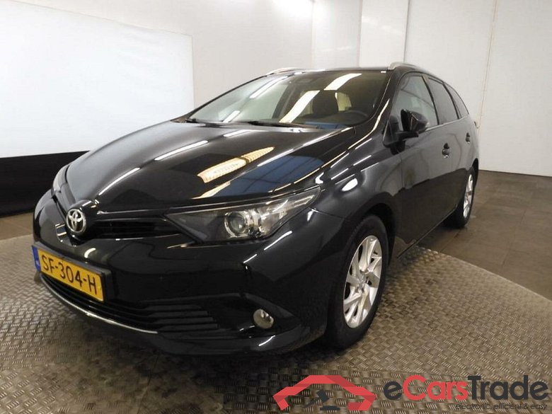 TOYOTA Auris Touring Sports 1.2 #1