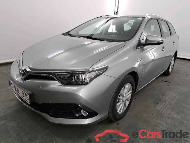 TOYOTA Auris 1.8i HSD Business Plus E-CVT #1