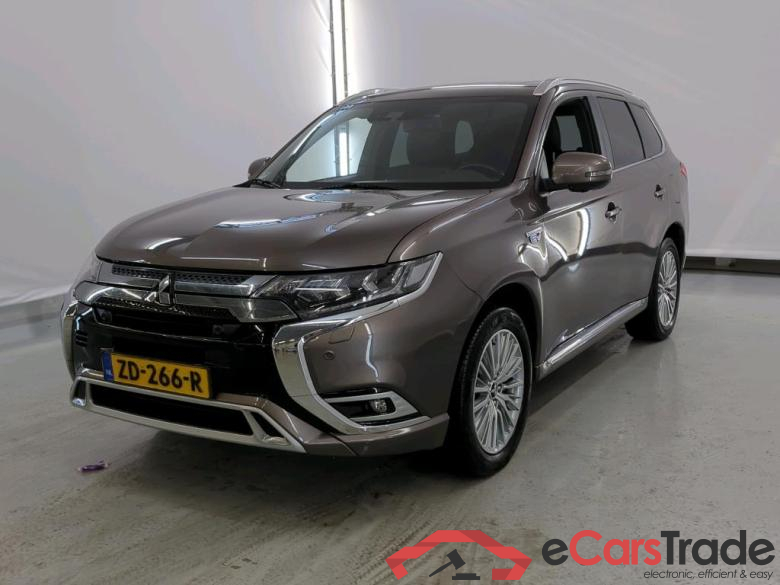MITSUBISHI Outlander \'15 Mitsubishi Outlander PHEV Instyle 5d