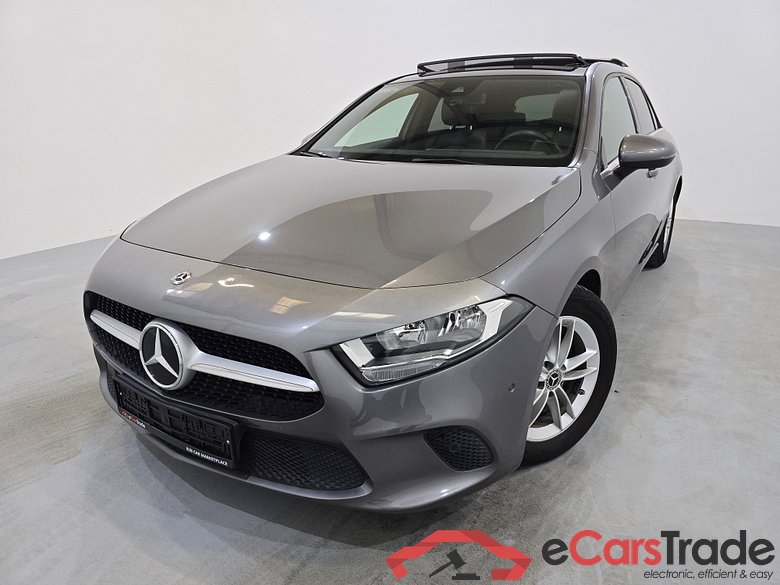 Mercedes A 180d Aut. Pano Widescreen Navi Sport-Leather KeylessGo Camera Klima PDC ...
