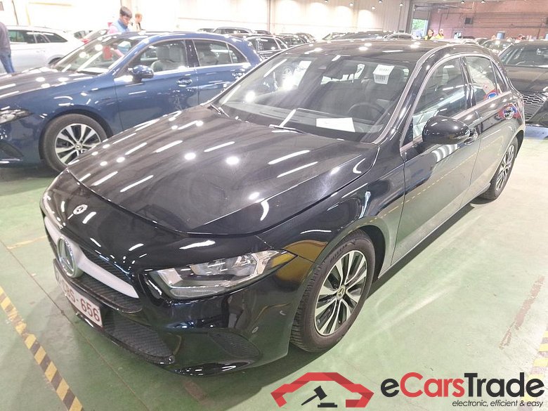 MERCEDES-BENZ A-CLASS 1.3 A 180 ESSENTIAL LINE DCT #1