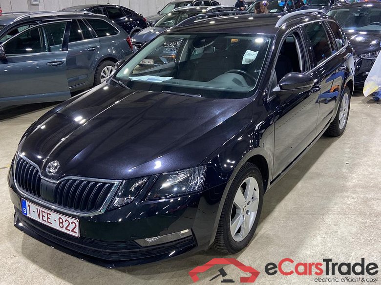 SKODA Octavia 1.6 CR TDi Ambition DSG