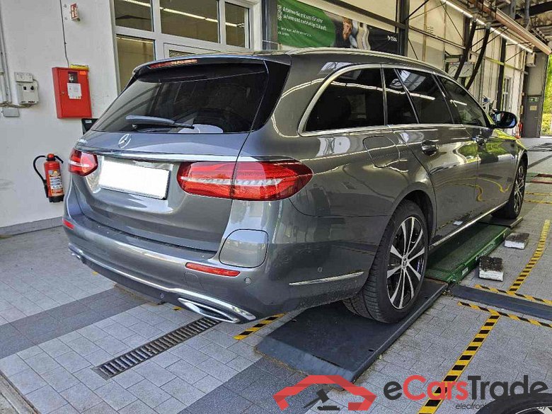 Mercedes-Benz E -Klasse T-Modell (BM 213)(06.2016->) DE - Kb5 E 300 de EU6d-T, T de Exclusive (EURO 6d-TEMP), 2018 - 2020 #3