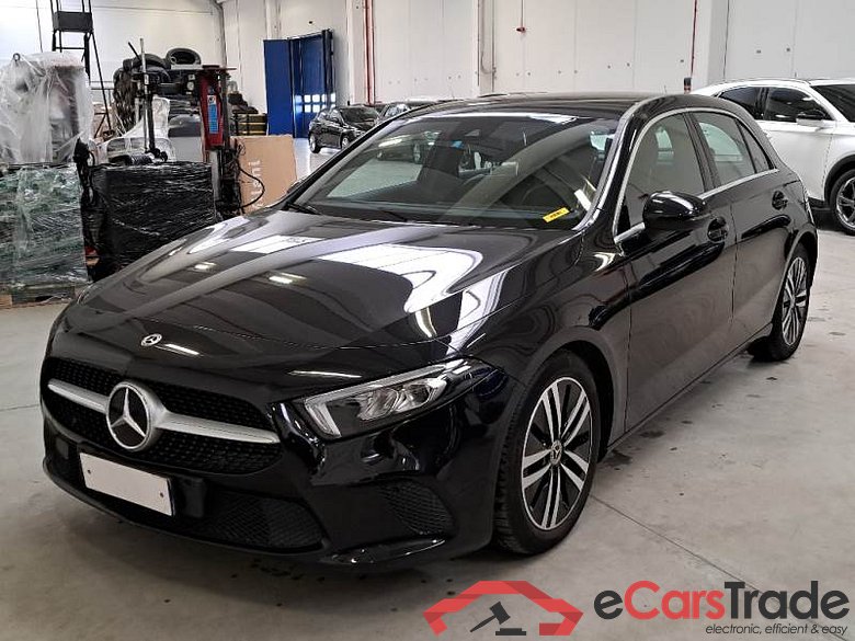 Mercedes 45 MERCEDES-BENZ CLASSE A / 2018 / 5P / BERLINA A 200 D AUTOMATIC SPORT