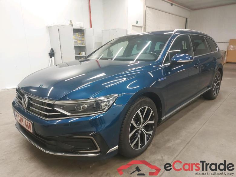VOLKSWAGEN - VW  PASSAT VARIANT TSI GTE 218PK DSG6 Business Pack Nav Discover Pro & Matrix LED & Design & Comfort With Nappa Seats & Easy Open & Electric Foldable Towing Hook  * HYBRID *