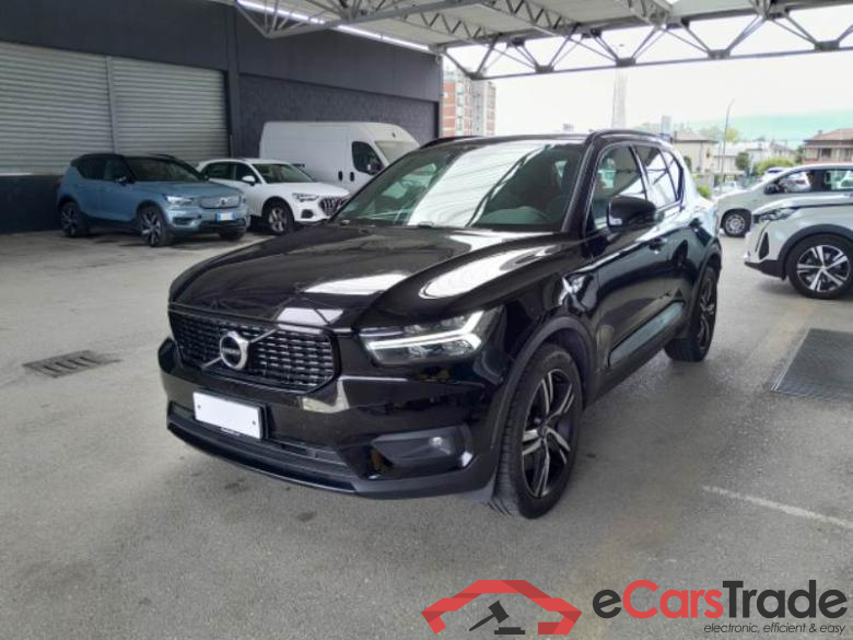 Volvo 223 VOLVO XC40 / 2017 / 5P / SUV T5 PLUG-IN HYBRID AUTO RECHARGE R-DESIGN