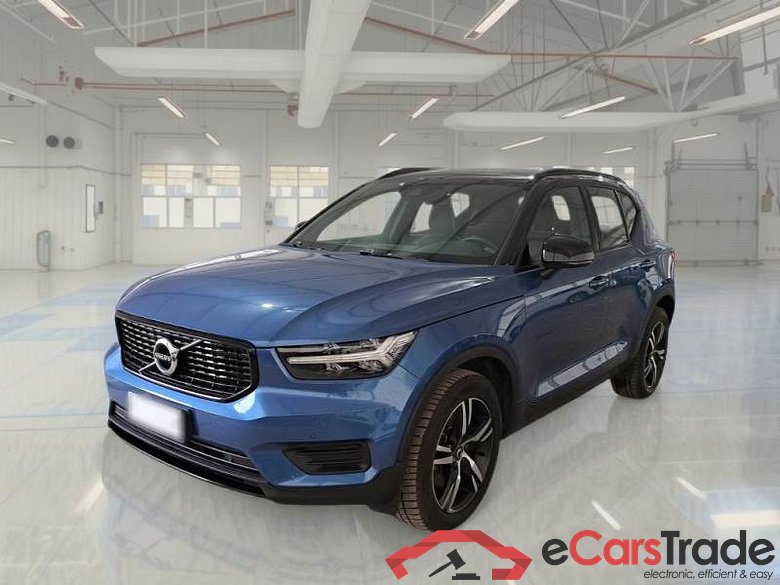 Volvo 46 VOLVO XC40 / 2017 / 5P / SUV D3 AWD GEARTRONIC R-DESIGN