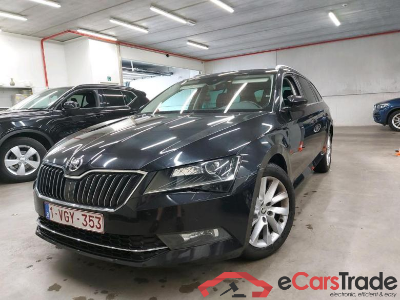 SKODA - SKO SUPERB COMBI CRTDI 120PK DSG7 Style Pack Corporate Plus & Premium & Pano Roof & Removable Trailer Hook