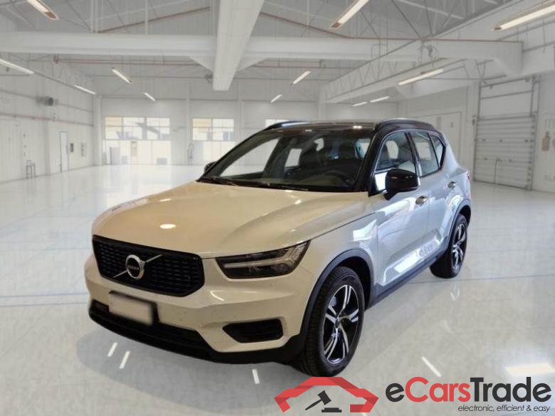 Volvo 46 VOLVO XC40 / 2017 / 5P / SUV D3 AWD GEARTRONIC R-DESIGN