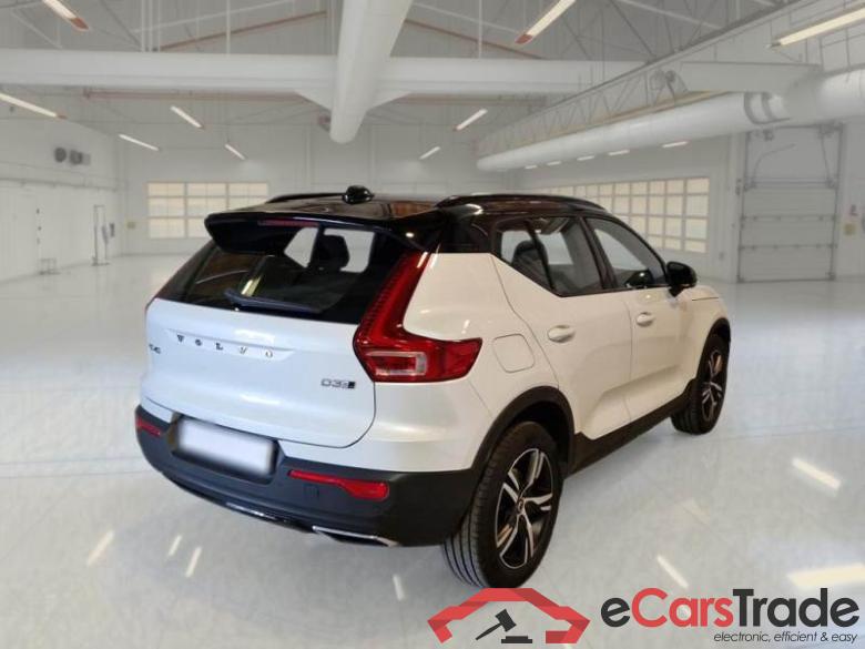 Volvo 46 VOLVO XC40 / 2017 / 5P / SUV D3 AWD GEARTRONIC R-DESIGN #2