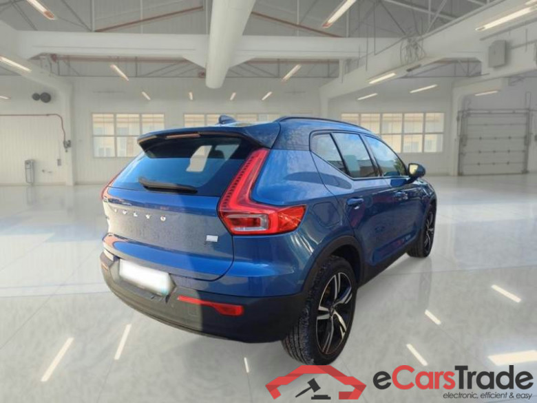 VOLVO XC40 / 2017 / 5P / SUV T4 PLUG-IN HYBRID AUTO RECHARGE R-DESIGN #2