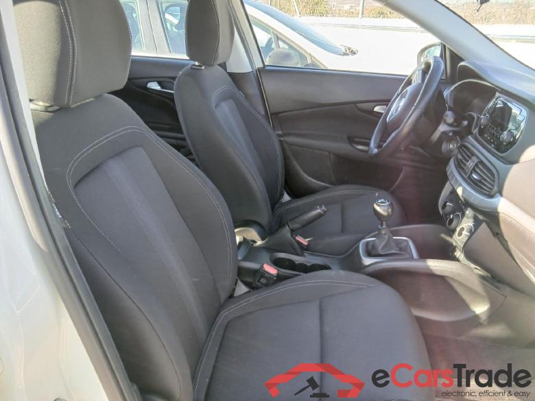 FIAT Tipo / 2015 / 5P / familiar SW 1.6 Multijet 88kW (120CV) Business #6