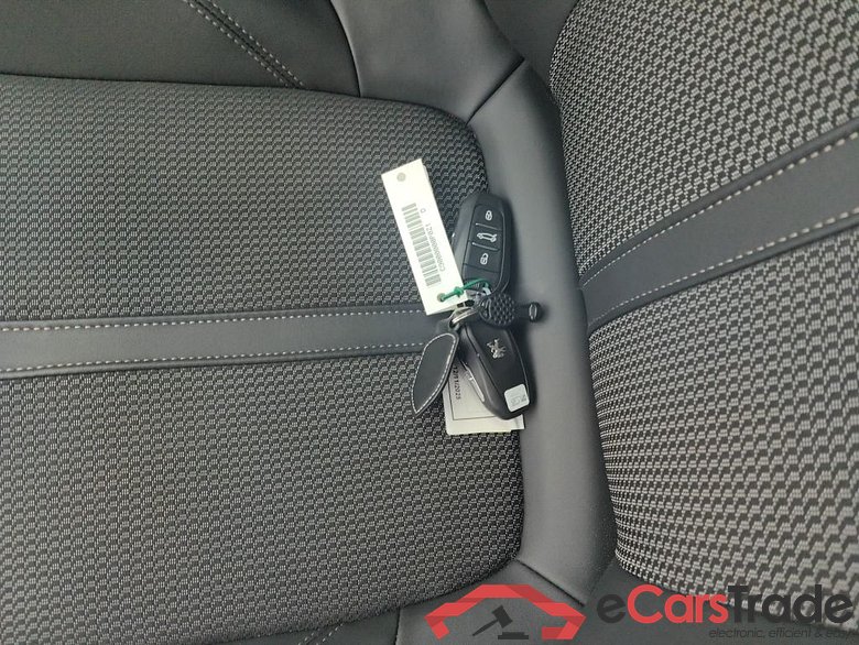 PEUGEOT 5008 DIESEL - 2021 1.5 BlueHDi GT (EU6.4) 5d #4