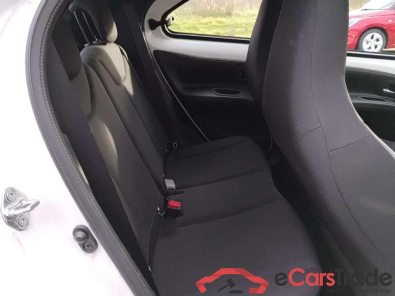 TOYOTA Aygo X 1.0 VVT-i MT Play #5