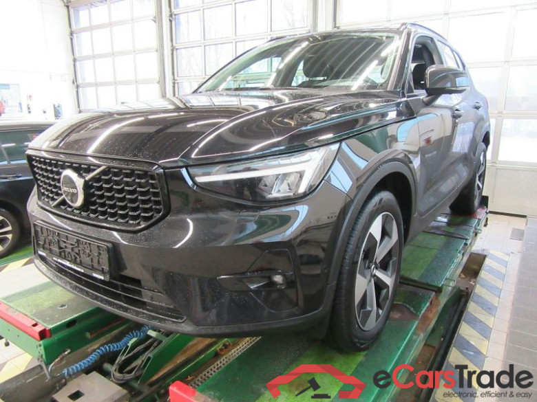 Volvo XC40 (2017->) DE - SUV5 B4 2WD EU6d, Plus Dark (EURO 6d), (Facelift) 2022 - 2024