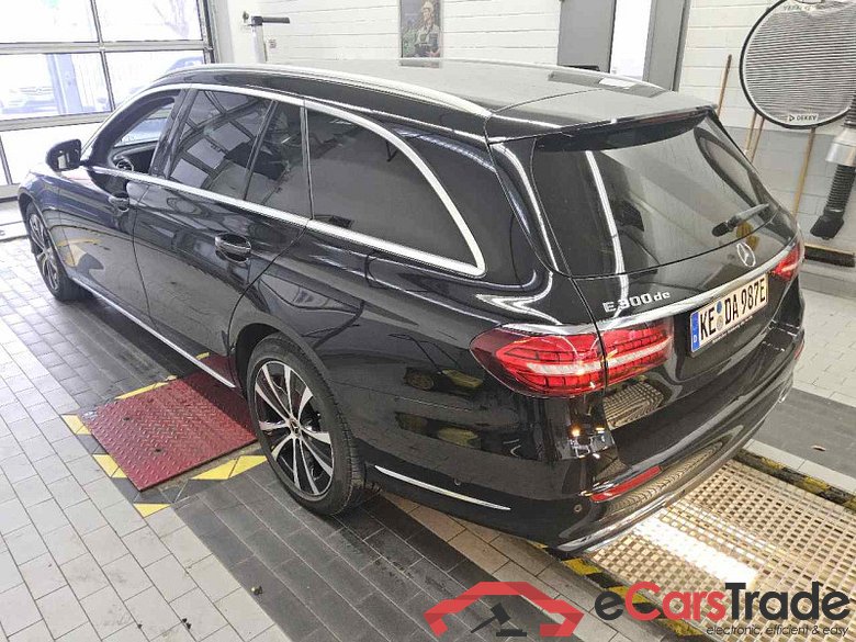Mercedes-Benz E T-Modell (BM 213)(06.2016->) DE - Kb5 E 300 de EU6d, T de Exclusive (EURO 6d), (Facelift) 2020 - 2023 #4