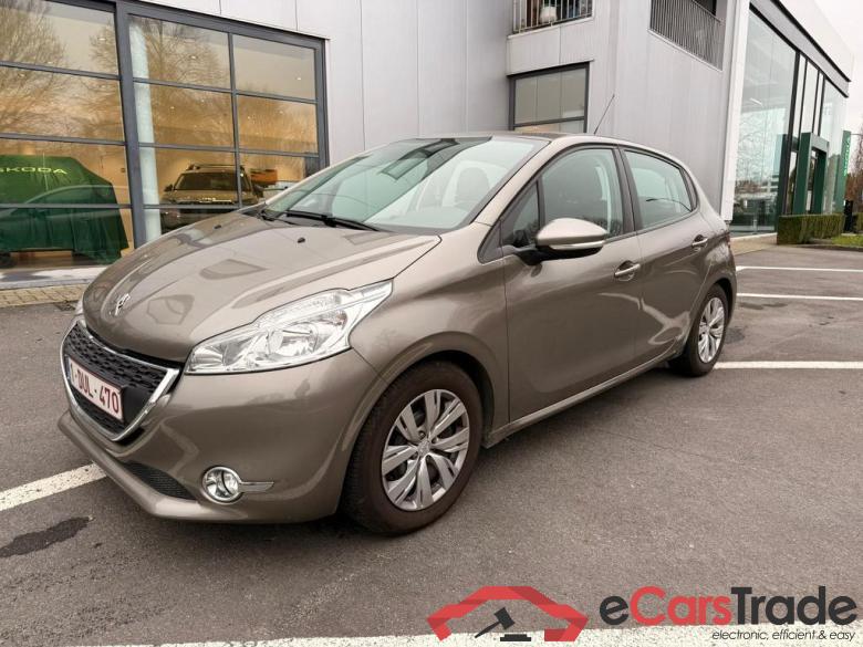 PEUGEOT 208 1.4i Active #1