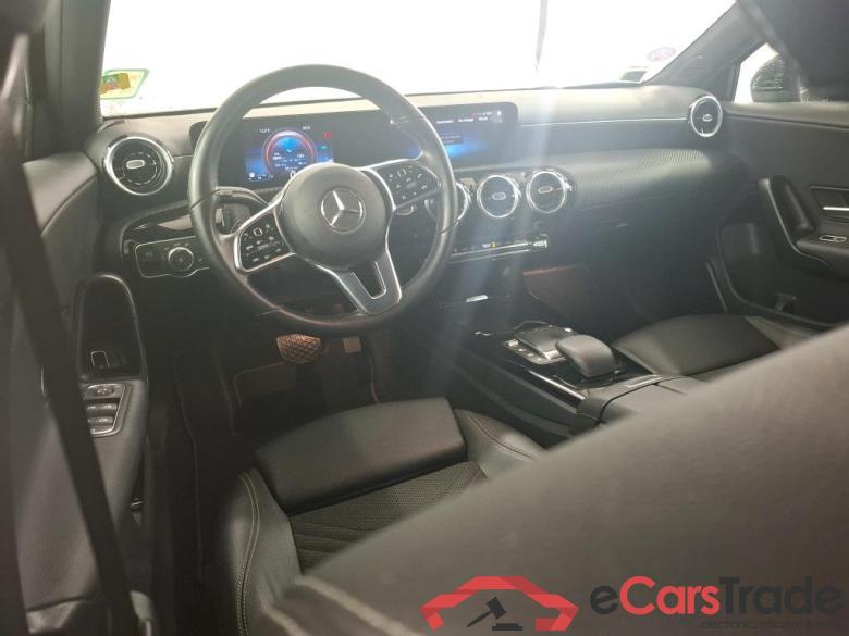 MERCEDES-BENZ Classe A Compact / 2018 / 5P / Berline A 250 e Business Line 8G-DCT #5