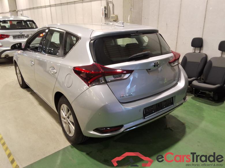 TOYOTA Auris 1.8i HSD Comfort E-CVT #2