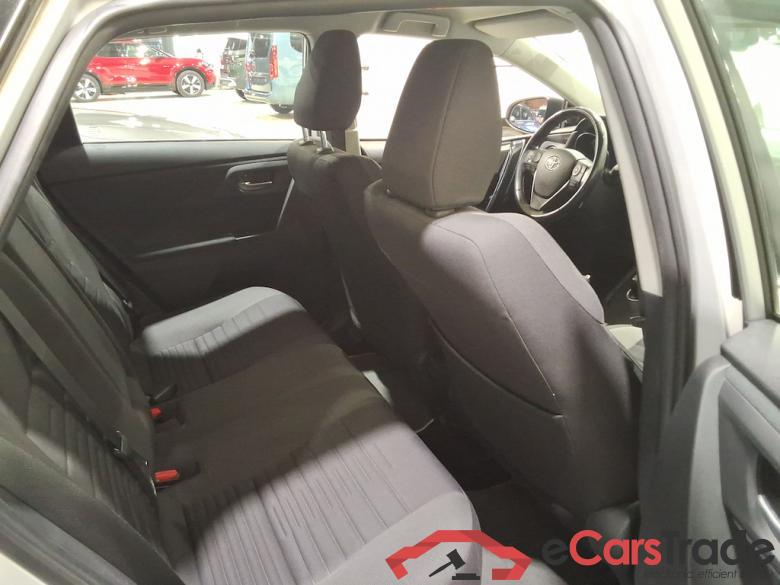 TOYOTA Auris 1.8i HSD Comfort E-CVT #5