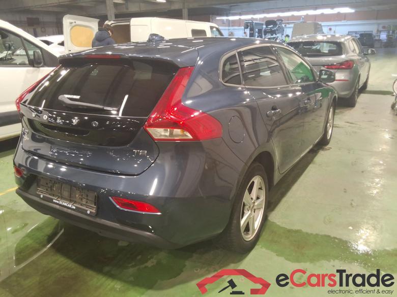 VOLVO V40 - 2016 2.0 T2 Black Edition GPF (EU6d-TEMP) STOCK #4