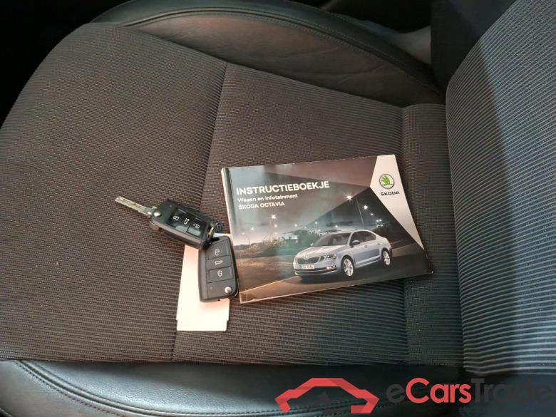 SKODA Octavia Combi 110 kW #6