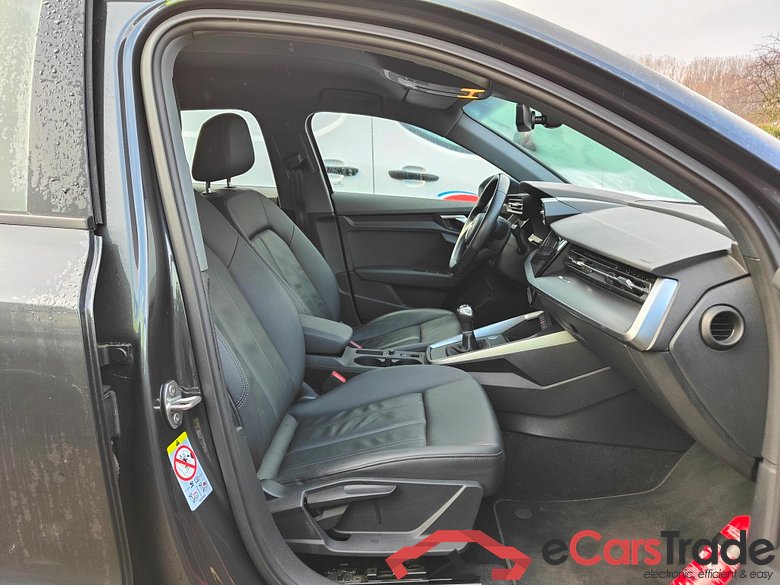 Audi A3 Sportback 1.5 35 TFSi 110kW 5d !! damaged car !! #3