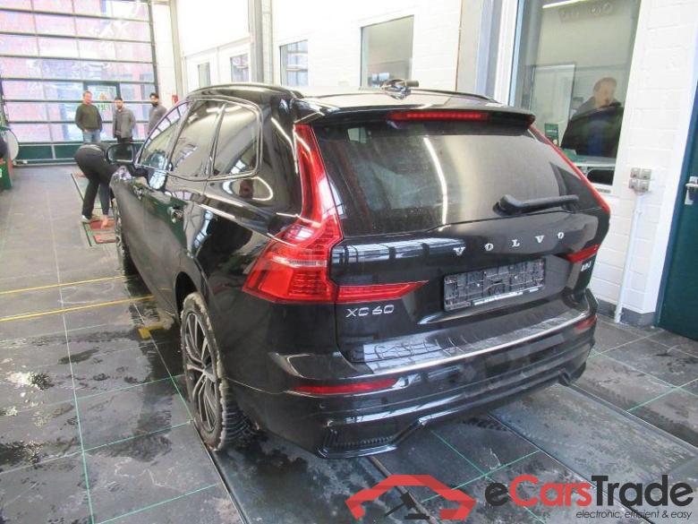Volvo XC60 (03.2017->) DE - SUV5 B5 (Benzin) AWD EU6d, Ultimate Dark Mild-Hybrid (EURO 6d), (Facelift) #4