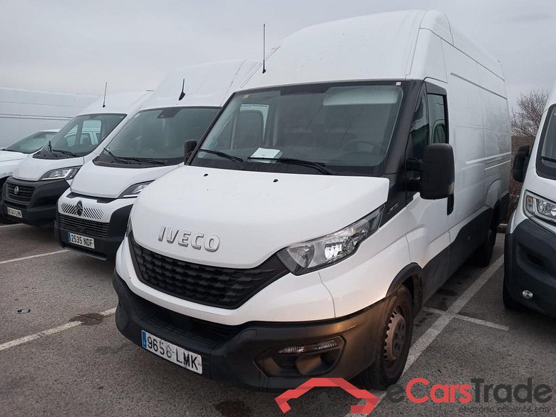 IVECO Daily / 2019 / 4P / furgón 2.3 TD 35S 12 V 3520L/H3 13,4 M3 #1