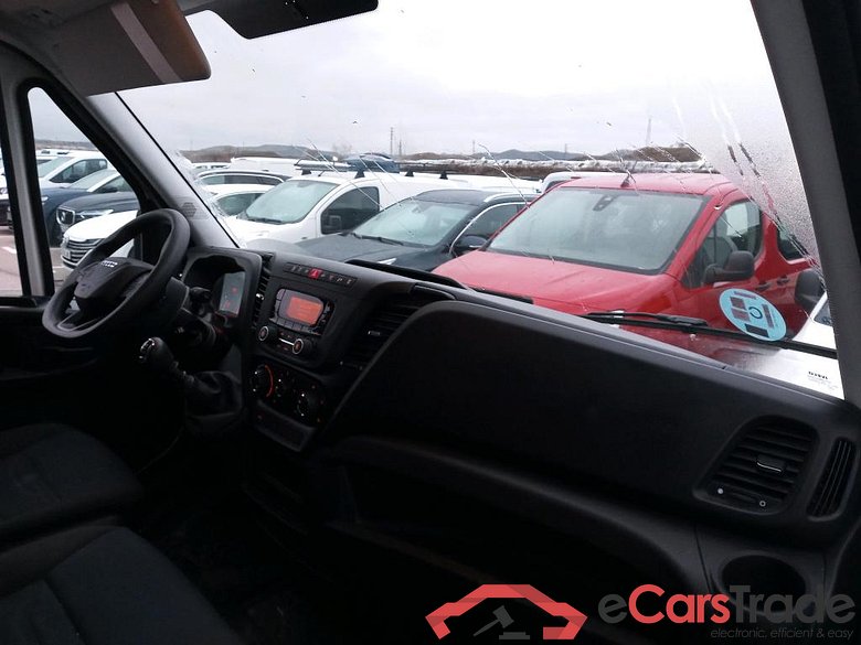 IVECO Daily / 2019 / 4P / furgón 2.3 TD 35S 12 V 3520L/H3 13,4 M3 #3