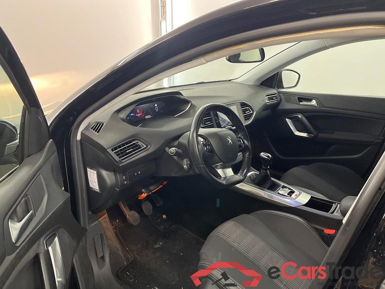 PEUGEOT 308 SW 1.2 PureTech Blue Lease Allure #5