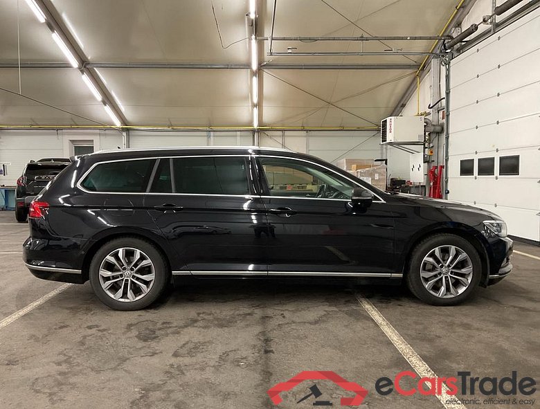 Volkswagen Passat 1.6 TDI Highline Aut. Pano LED-Matrix ACC Navi Sport-Leather KeylessGo Klima PDC ... #5