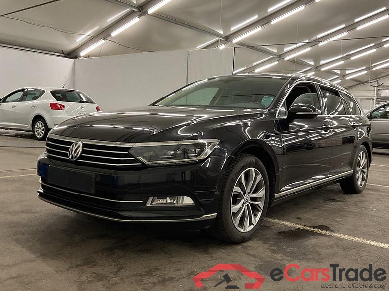 Volkswagen Passat 1.6 TDI Highline Aut. Pano LED-Matrix ACC Navi Sport-Leather KeylessGo Klima PDC ... #1