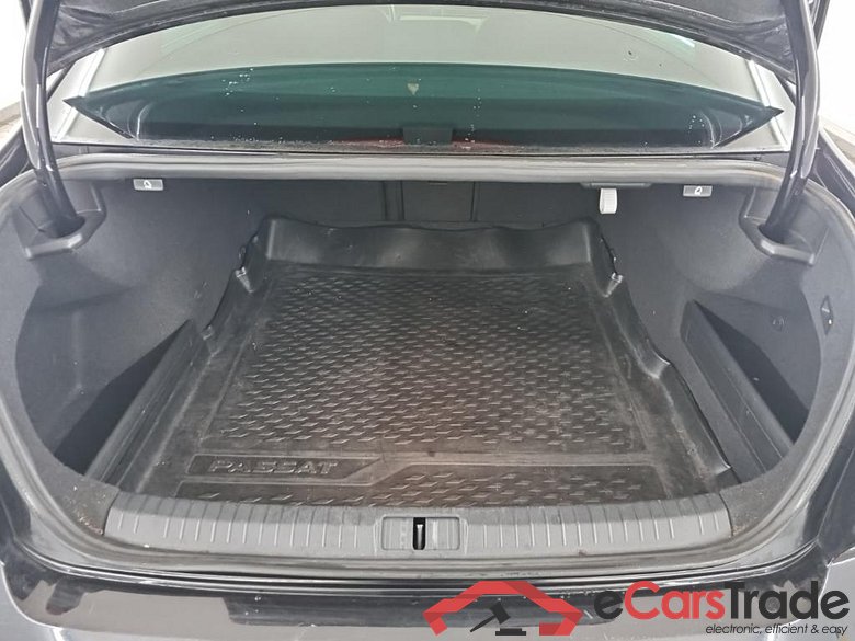 VOLKSWAGEN PASSAT 1.5 TSI 7-DSG R-Line Business+ 4D 110kW #5