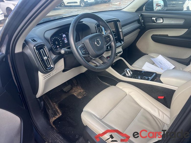 VOLVO XC40 / 2017 / 5P / todoterreno 1.5 T4 Twin Recharge Inscription Auto #3