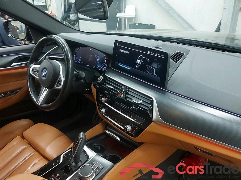 BMW - BMW 5 BERLINE 530e 292PK M Sport Pack Business With Dakota Heated Sport Seats & Heated Steering Wheel & Travel & Harman Kardon & Towing Hook & Parking Assistant * HYBRID * #3