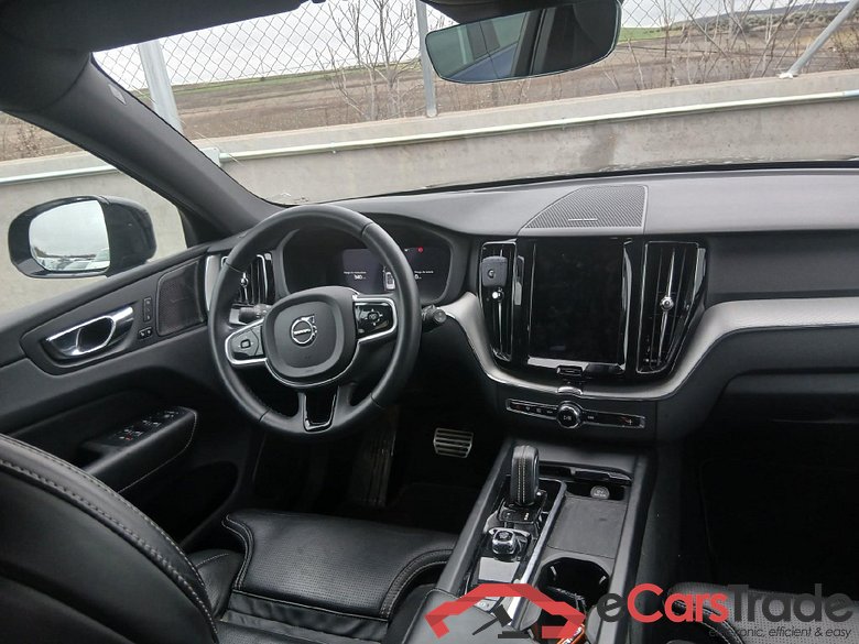 VOLVO XC60 / 2017 / 5P / todoterreno 2.0 T6 AWD Recharge R-Design Auto #3