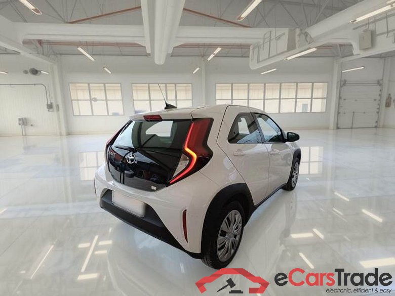 TOYOTA AYGO X / 2022 / 5P / SUV 1.0B (72 CV) ACTIVE S-CVT #2