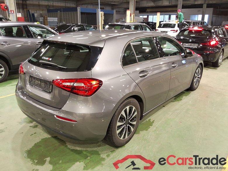 MERCEDES-BENZ A-CLASS 1.3 A 180 ESSENTIAL LINE DCT #4