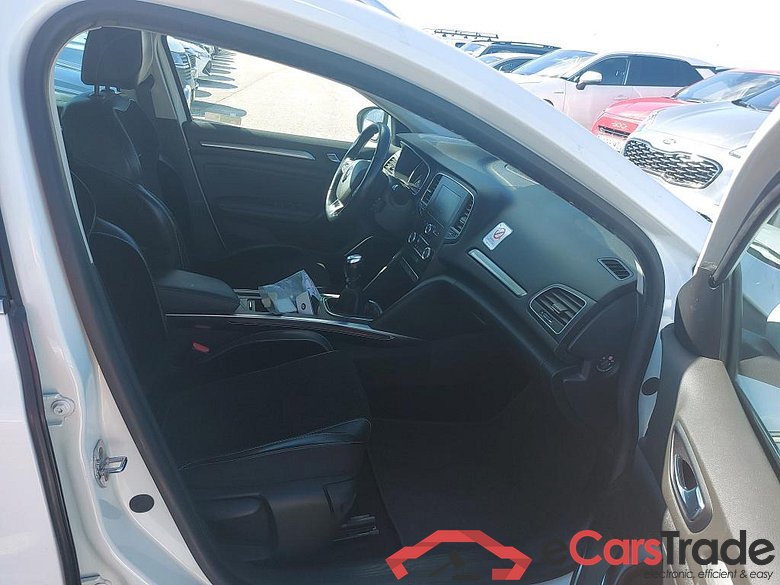 RENAULT Mégane / 2015 / 5P / familiar Sp. Tourer Zen En. dCi 81kW (110CV) #6