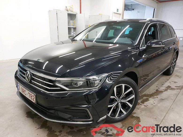 VOLKSWAGEN - VW  PASSAT VARIANT TSI 218PK DSG6 GTE Business Pack Adventure & Design & Comfort  & Winter & Nav Discover Pro   * HYBRID *