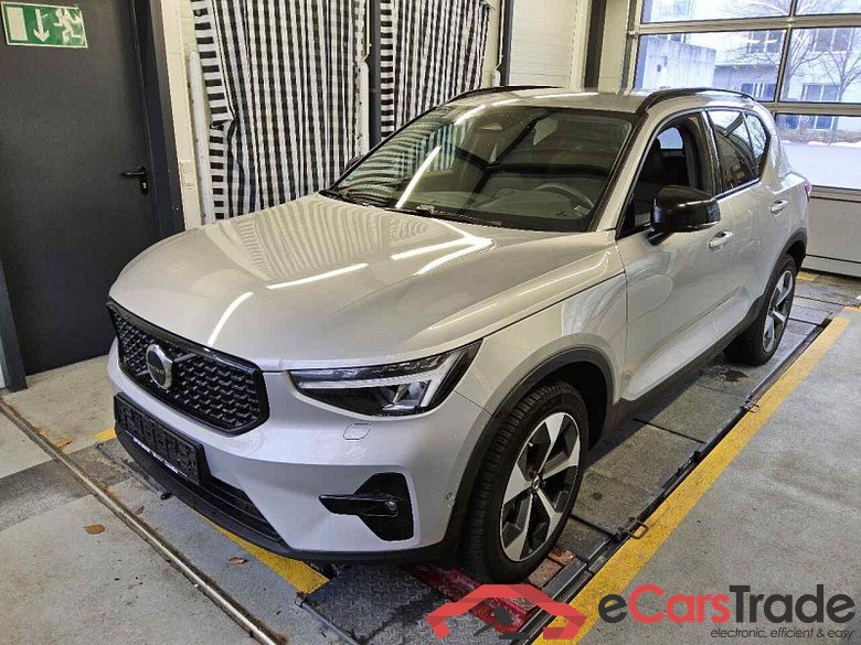 Volvo XC40 (2017->) DE - SUV5 B4 2WD EU6d, Plus Dark (EURO 6d), (Facelift) 2022 - 2024 #1