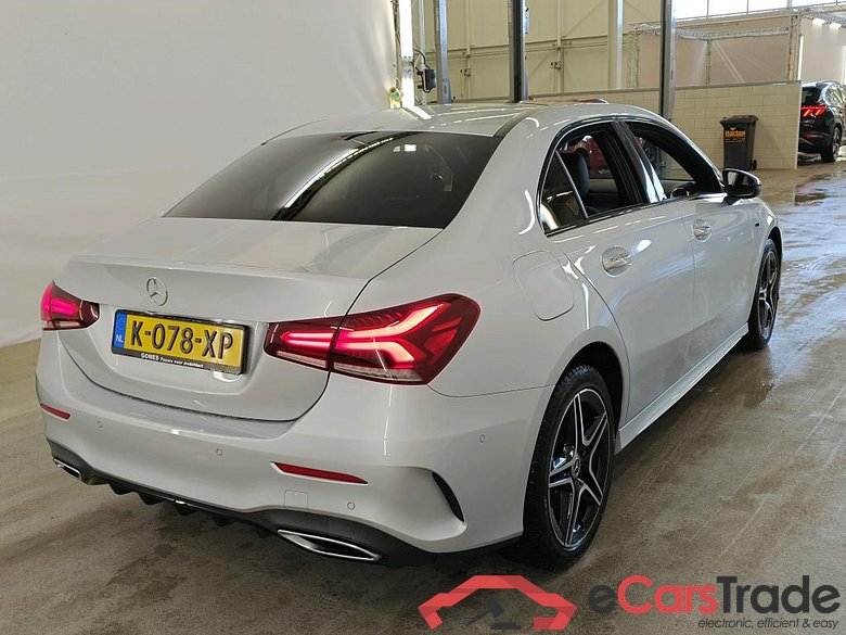 Mercedes-Benz A-Klasse Limousine A 250 e 8G-DCT Business Sol AMG Limited 4d + Pano #2