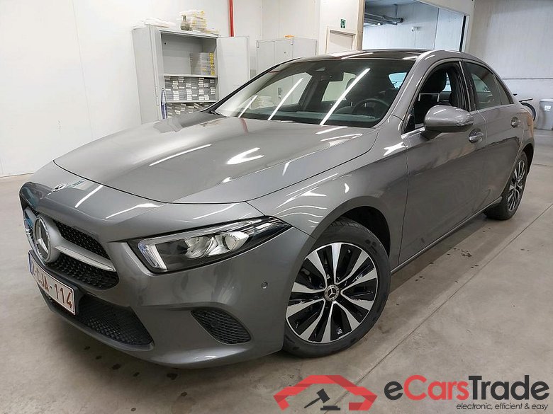 MERCEDES - MER A BERLINE   *** NO COC***    250e 218PK DCT Business Solution & Smartphone Integration & Pano Roof * HYBRID *