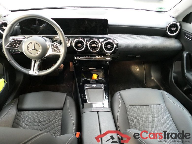 CLA -Klasse Shooting Brake CLA 180 (118.684) 1.3  AT7 E6d #3