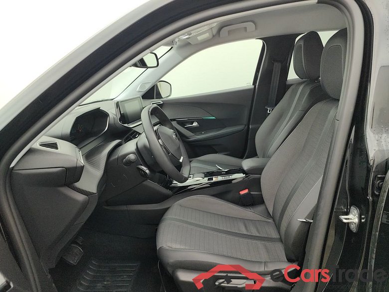 PEUGEOT E-2008 50 kWh Allure 5d #3