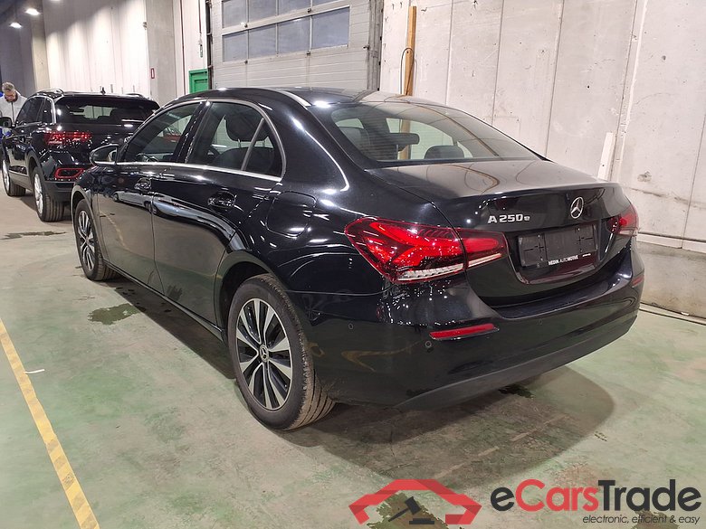 MERCEDES-BENZ A-CLASS LIMOUSINE 1.3 A 250 E BUSINESS SOLUTION DCT #2