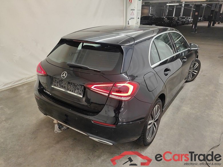 Mercedes-Benz A-Klasse A 250 e Business Solution 5d #2