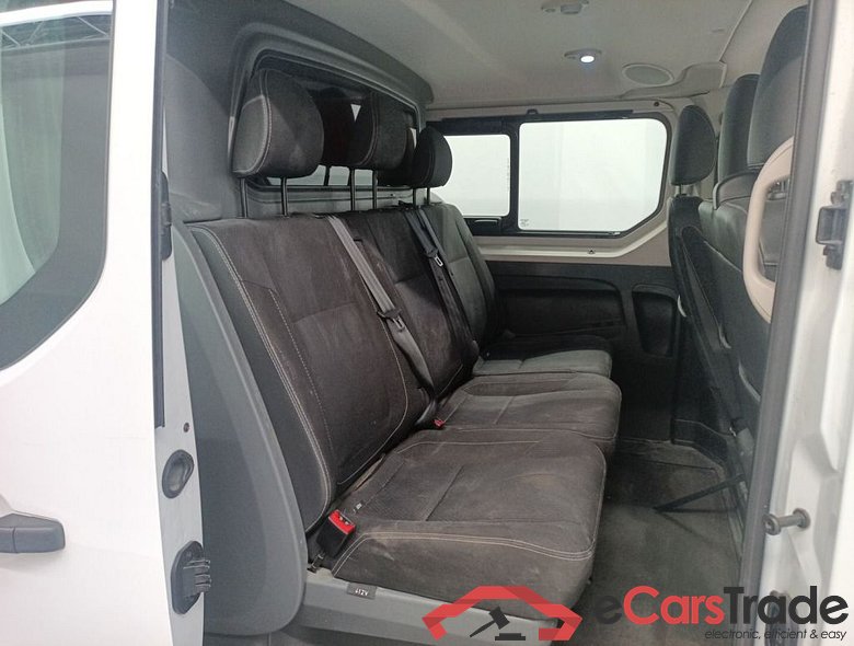 Renault Trafic L2H1 dCi 120 Grand Confort DC 2.9T 4d #3